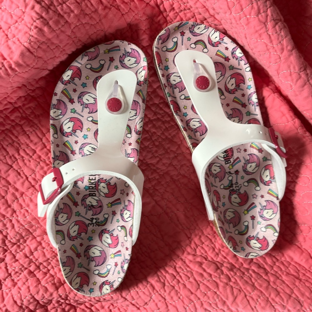White kids gizeh birkenstock size 34